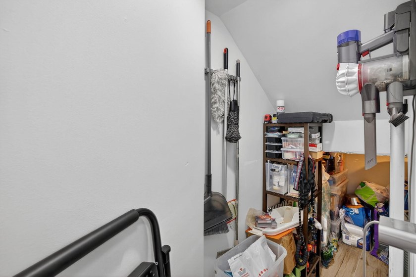 RARELY AVAILABLE and beautifully updated, 3- bed, 2- bath - photo 17