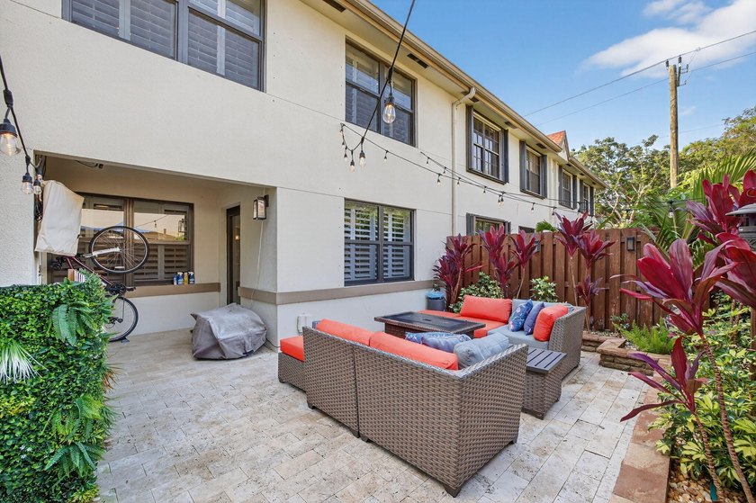 RARELY AVAILABLE and beautifully updated, 3- bed, 2- bath - photo 19