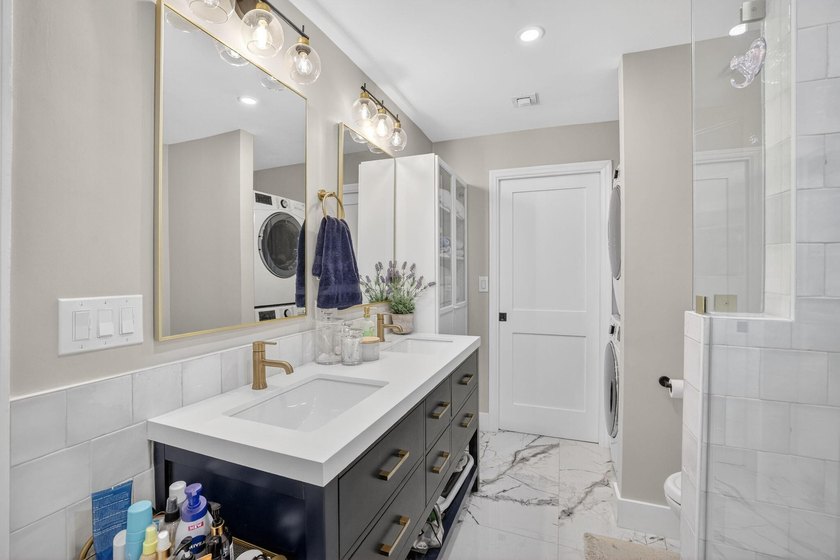 RARELY AVAILABLE and beautifully updated, 3- bed, 2- bath - photo 25