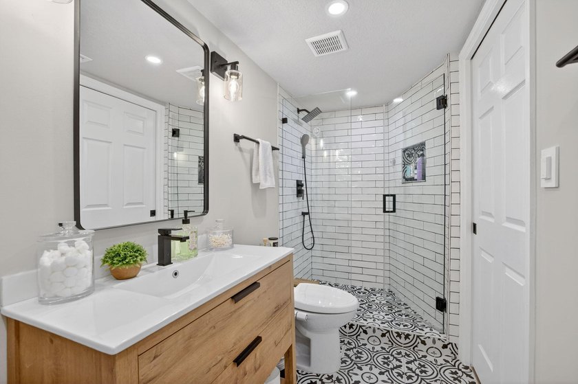 RARELY AVAILABLE and beautifully updated, 3- bed, 2- bath - photo 34