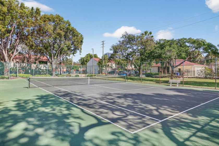 RARELY AVAILABLE and beautifully updated, 3- bed, 2- bath - photo 36