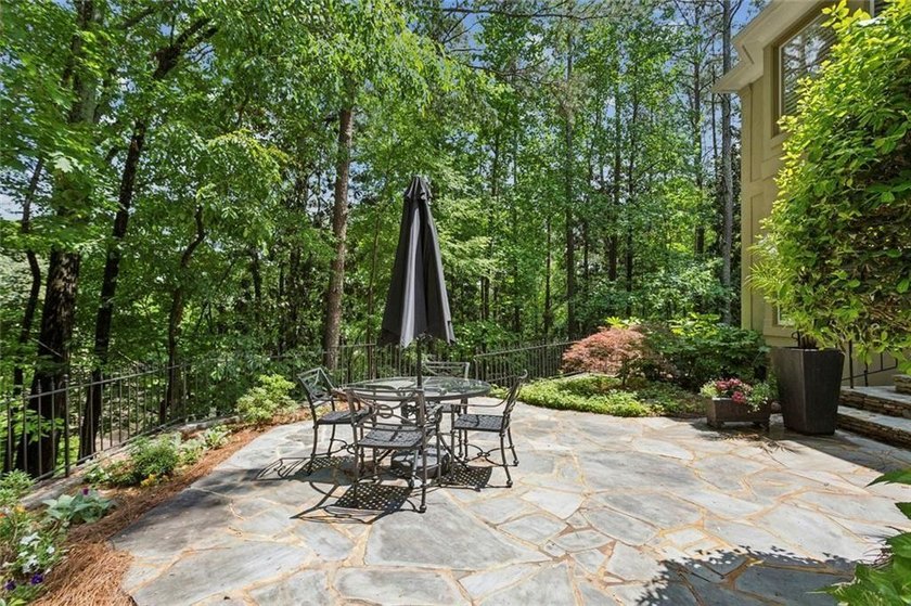 House back on market!! Wonderful Country French Home with one - photo 2