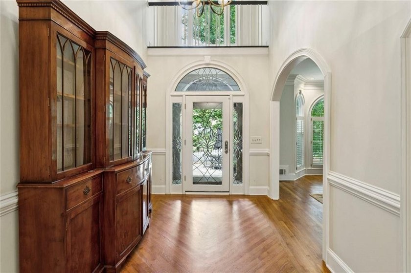 House back on market!! Wonderful Country French Home with one - photo 6