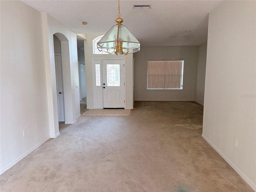 Back on the market after TOM to allow refurbishing. Seller will - photo 11