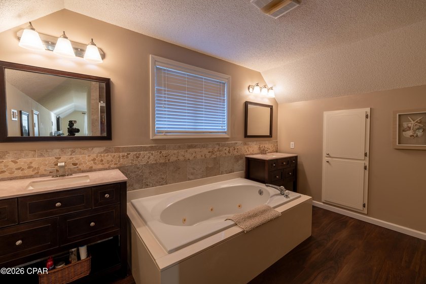 Beautiful lakefront single-family home on a full acre at the end - photo 15