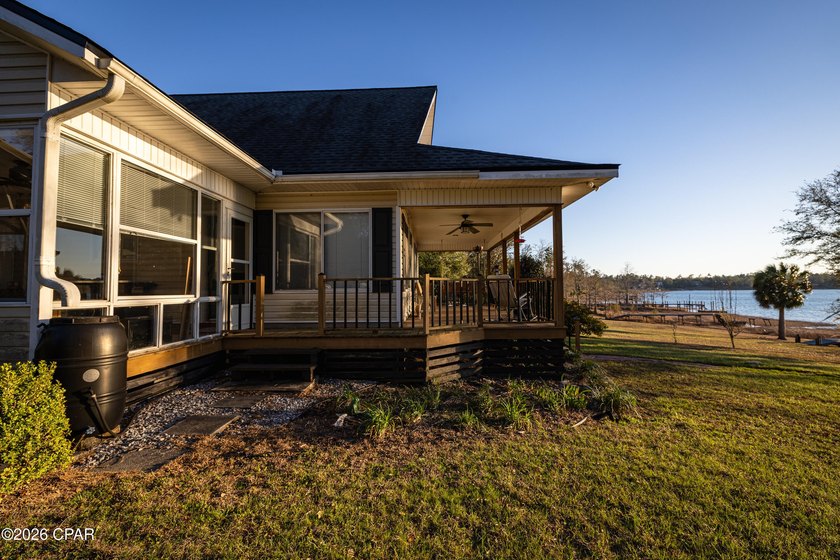 Beautiful lakefront single-family home on a full acre at the end - photo 26