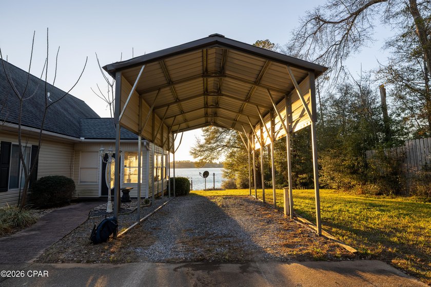 Beautiful lakefront single-family home on a full acre at the end - photo 30