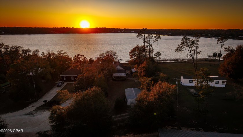 Beautiful lakefront single-family home on a full acre at the end - photo 31