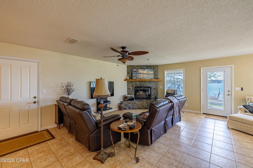 Beautiful lakefront single-family home on a full acre at the end - photo 43