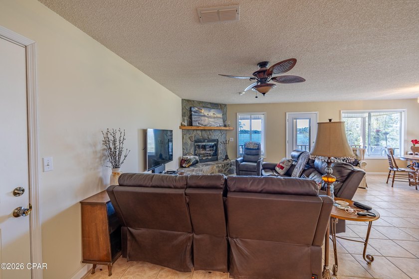 Beautiful lakefront single-family home on a full acre at the end - photo 44