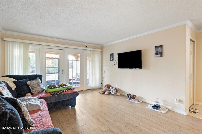 Investor opportunity with immediate income potential! This well - photo 12