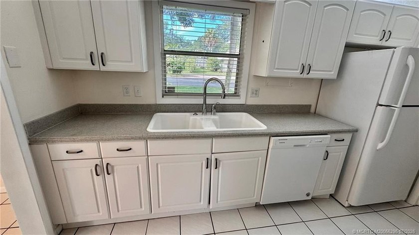 Welcome to this charming waterfront residence in Village Oaks - photo 12