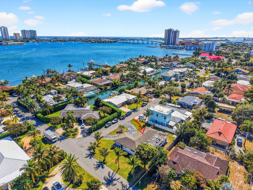 Discover the ultimate coastal lifestyle at 3651 Palm Drive in - photo 2