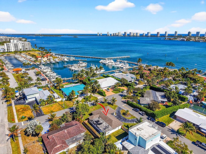 Discover the ultimate coastal lifestyle at 3651 Palm Drive in - photo 3