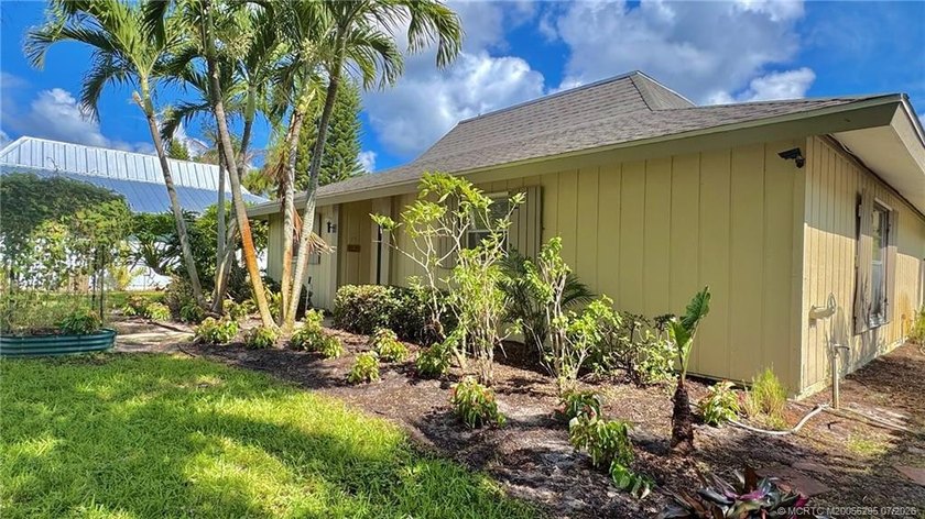 Welcome to this charming waterfront residence in Village Oaks - photo 31