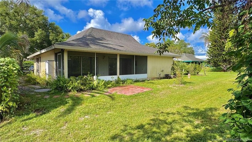 Welcome to this charming waterfront residence in Village Oaks - photo 32