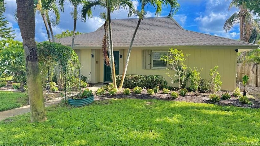Welcome to this charming waterfront residence in Village Oaks - photo 33
