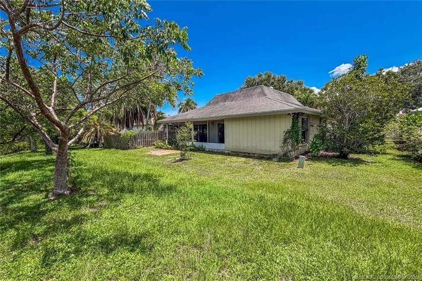 Welcome to this charming waterfront residence in Village Oaks - photo 37