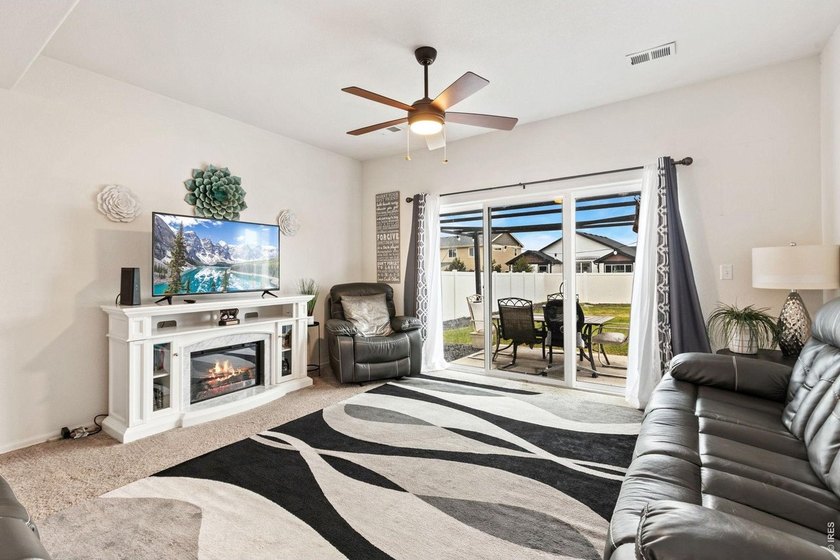 Looking for space to grow? This beautiful home offers 4 bedrooms - photo 4