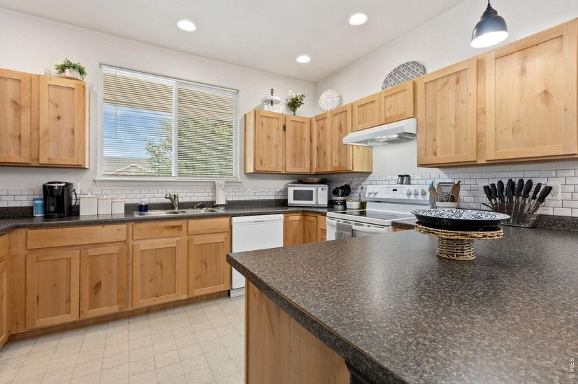 Looking for space to grow? This beautiful home offers 4 bedrooms - photo 6
