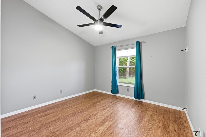 Investor or Fixer Upper Special. Selling as is. Conventional or - photo 15