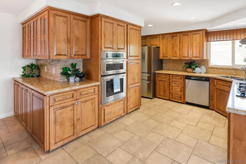 Light and bright home in the heart of Del Cerro featuring a - photo 16