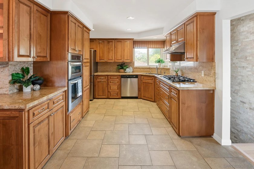 Light and bright home in the heart of Del Cerro featuring a - photo 17