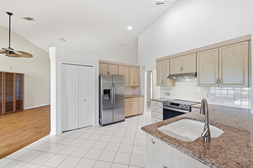 Investor or Fixer Upper Special. Selling as is. Conventional or - photo 20