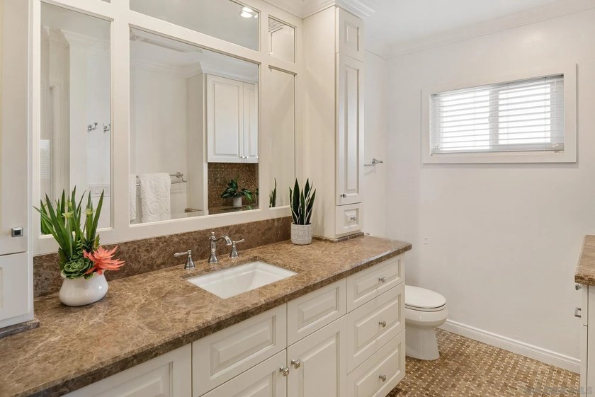 Light and bright home in the heart of Del Cerro featuring a - photo 28