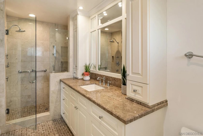 Light and bright home in the heart of Del Cerro featuring a - photo 31