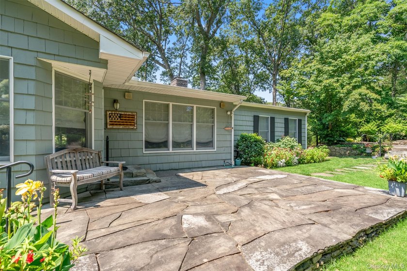 24 Preston St Be charmed by this hidden gem surrounded by - photo 22
