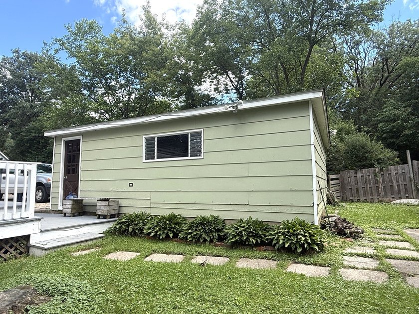 Enjoy the perfect blend of privacy and lake-area living in this - photo 24