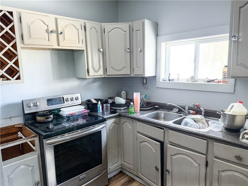 Opportunity is knocking! This 3 bedroom, 1 bath home features a - photo 5
