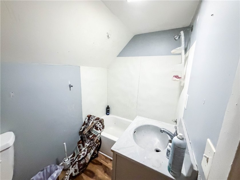 Opportunity is knocking! This 3 bedroom, 1 bath home features a - photo 6