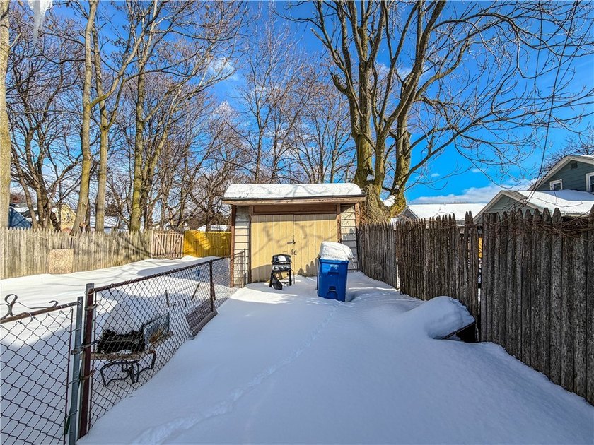 Opportunity is knocking! This 3 bedroom, 1 bath home features a - photo 10