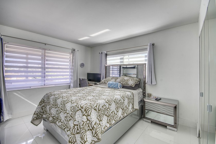 Beautifully remodeled 2BR/1.5BA upstairs corner condo with water - photo 7