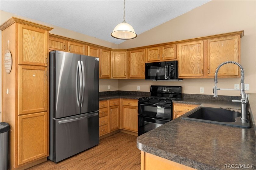 Welcome home to this charming 3-bedroom, 2-bath single-family - photo 13