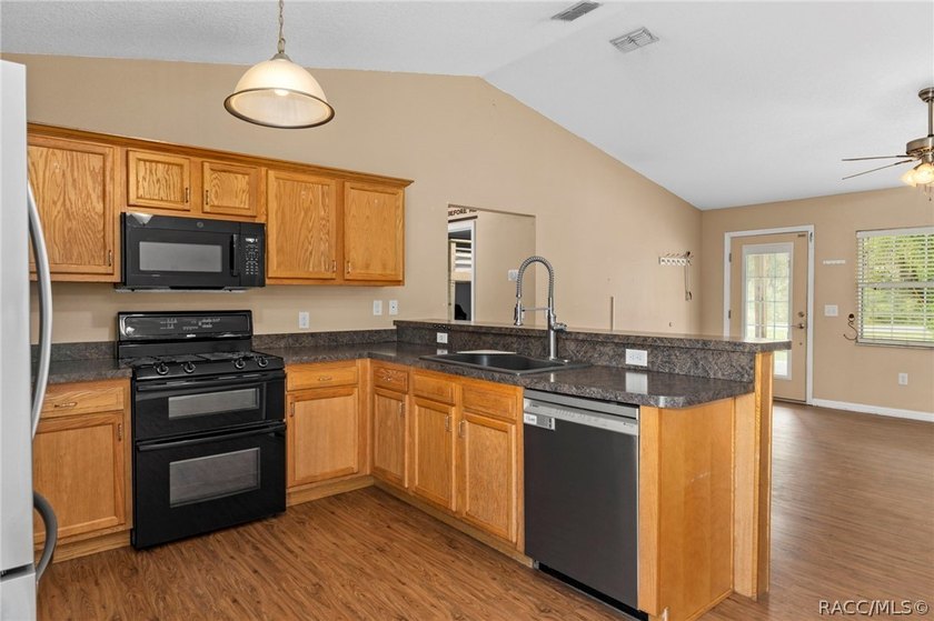 Welcome home to this charming 3-bedroom, 2-bath single-family - photo 15
