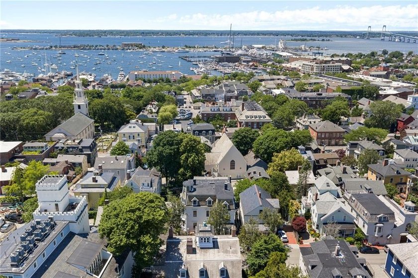 Nestled in the heart of Newport's Historic Hill, this newly - photo 34