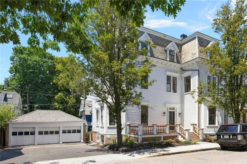 Nestled in the heart of Newport's Historic Hill, this newly - photo 36