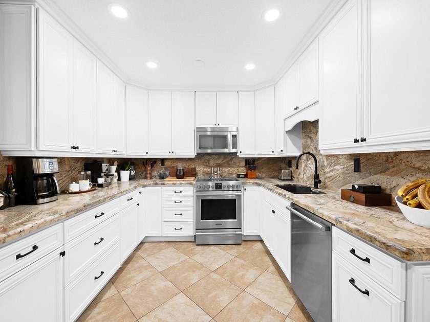 This property is being offered as a SHORT SALE with cooperation - photo 12