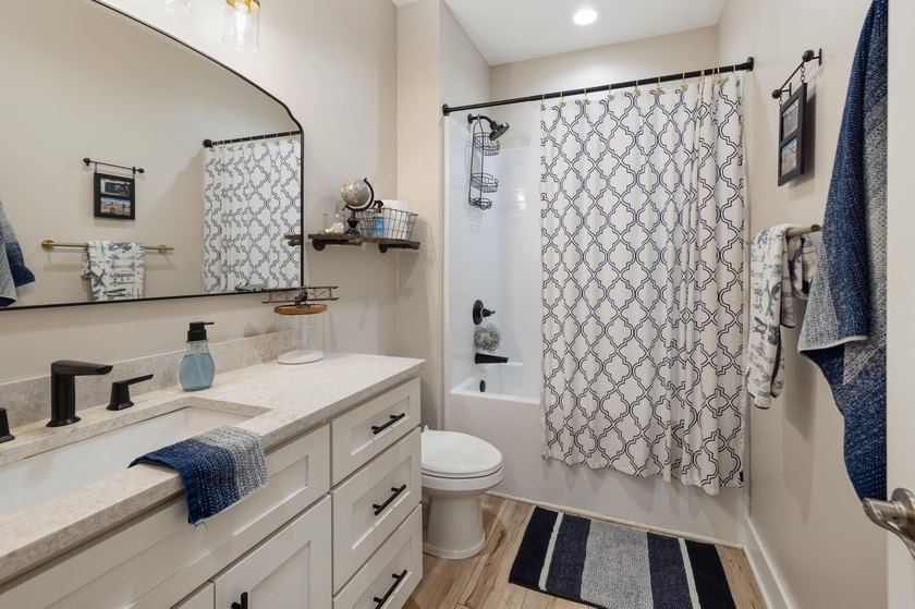 A must-see in Freeport! This 3-bedroom, 2-bath home with a flex - photo 31