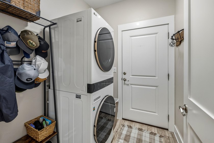A must-see in Freeport! This 3-bedroom, 2-bath home with a flex - photo 33