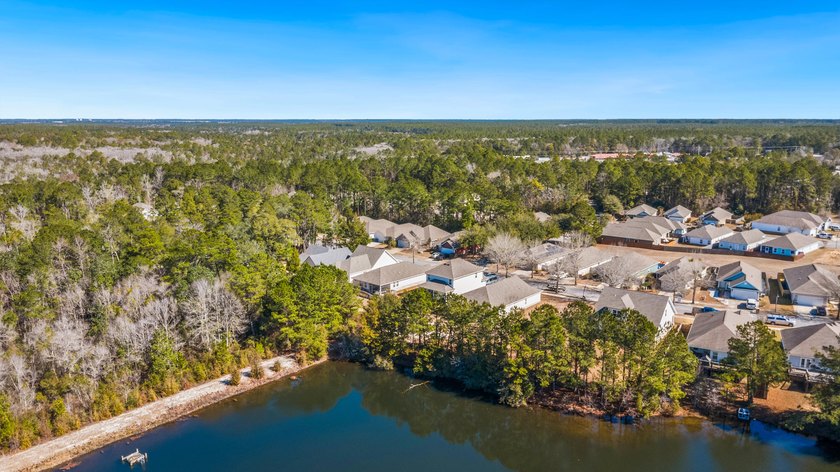 A must-see in Freeport! This 3-bedroom, 2-bath home with a flex - photo 43