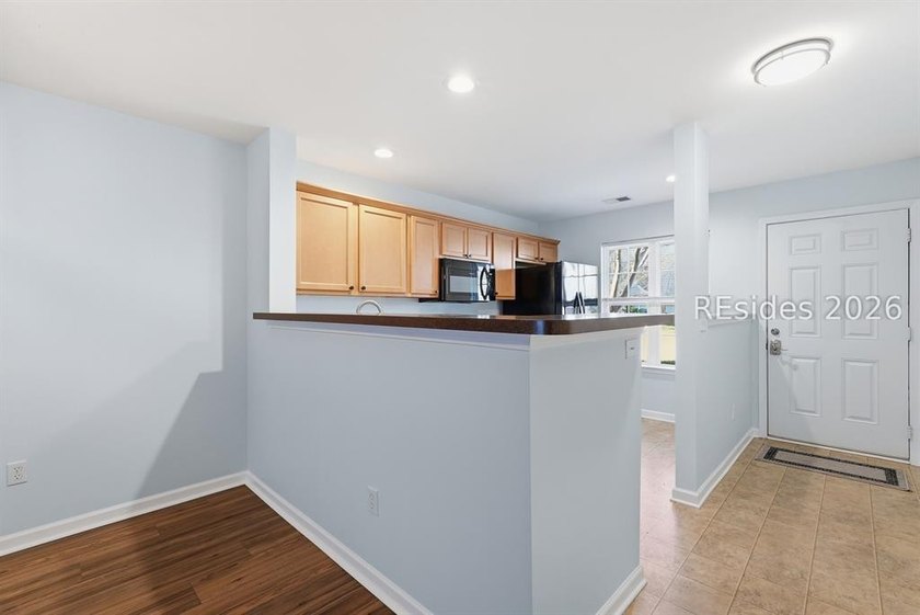 Low-maintenance living with stylish updates and a functional - photo 12