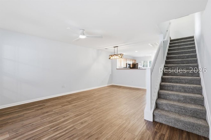 Low-maintenance living with stylish updates and a functional - photo 14