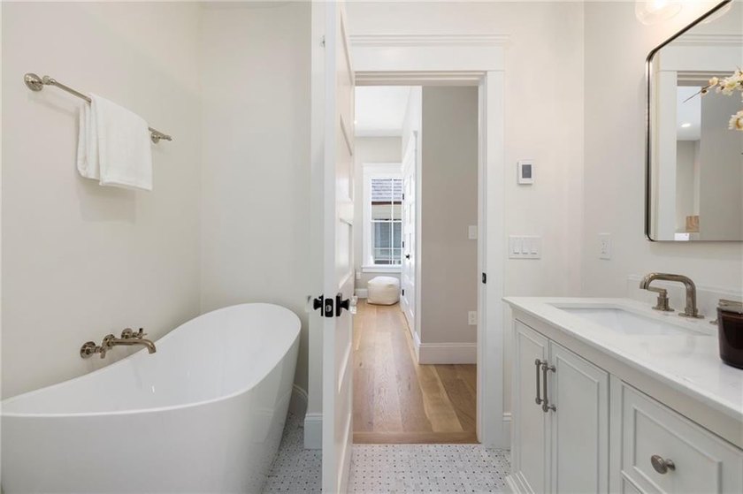 Perched on the second floor in the heart of Historic Hill with - photo 15