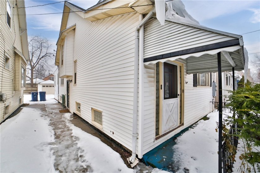 Charming 3.5-bedroom, 2-bathroom duplex in the heart of Buffalo - photo 2