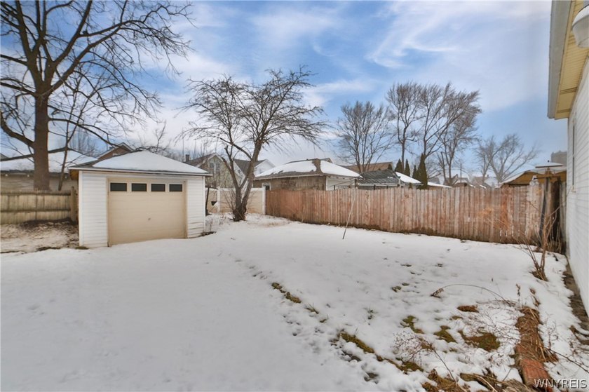 Charming 3.5-bedroom, 2-bathroom duplex in the heart of Buffalo - photo 3