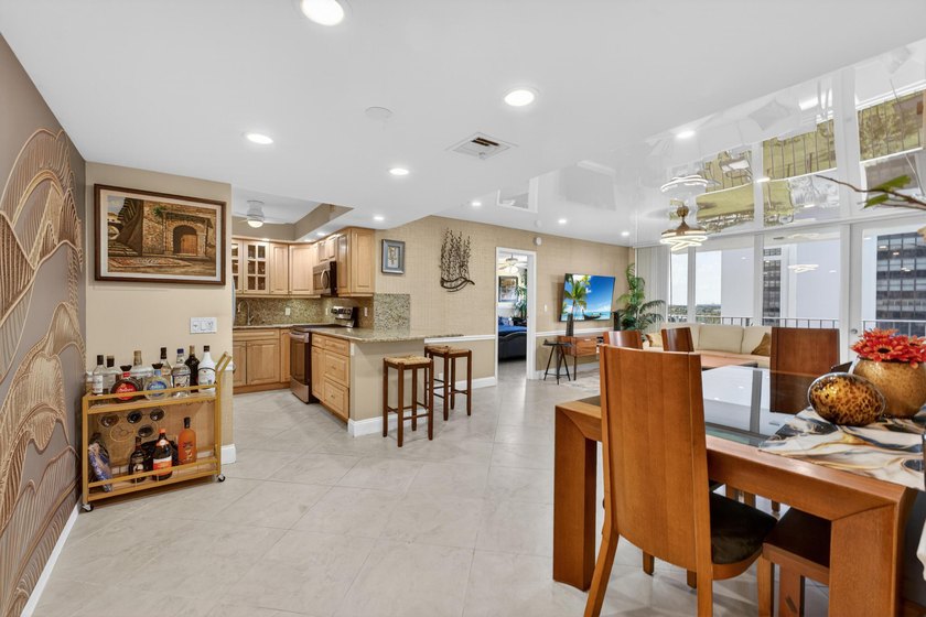 WATERFRONT UPSCALE CUSTOM RENOVATION 2BR/2 B CONDO BE PROUD OF - photo 5